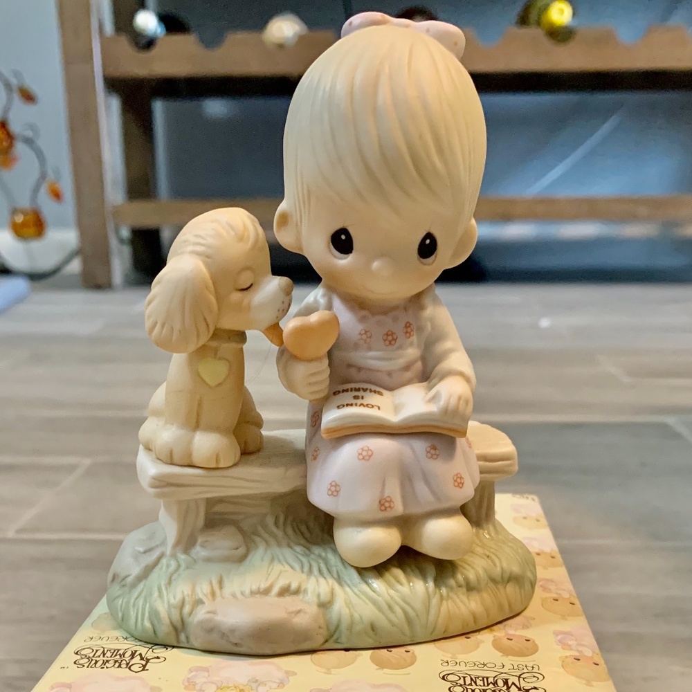 Precious Moments "Loving is Sharing" Retired 2003